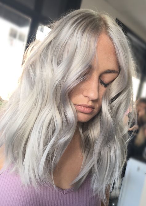 Mid Length Platinum Blonde Hair, Platinum Blonde Hair Dark Roots, Blonde Hair Dark Roots, Graying Gracefully, Ice Blond, Hair Dark Roots, Textured Haircut, Ice Blonde, Hair Dark