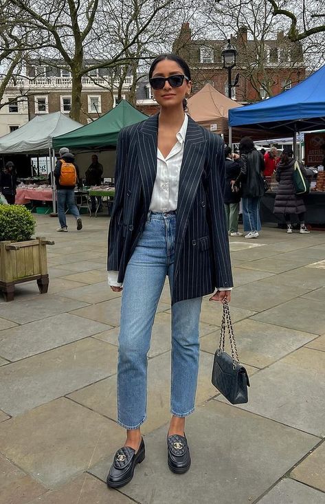 Spring London Outfit, Striped Jacket Outfit, Pinstripe Blazer Outfit, London Spring Outfit, Striped Blazer Outfit, London Outfit Ideas, Blue Blazer Outfit, Blazer Outfits For Women, London Outfit