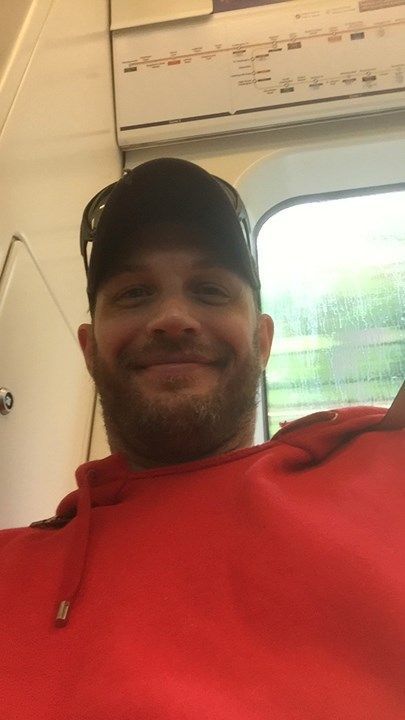 Tom Hardy Selfie, توم هاردي, Tom Hardy Movies, Tom Hardy Actor, Tom Hardy Photos, Dreamy Eyes, Hot Dads, Dream Husband, Thomas Hardy