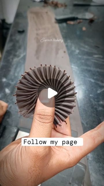 Veg Cake, Chocolate Shards, Bakery Food, Chocolate Fan, Cake Decorating Designs, Cake Cake, How To Make Chocolate, May 11, Cake Decorating