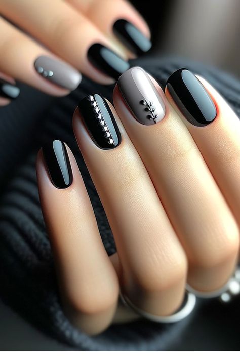 Short Nail Designs For Work, Grey Nail Designs Square, Black Nail Gel Designs, Black Nails Silver Design, Black With White Nails, Nails Grey And Black, Elegant Black Nails Classy, Grey And Black Nails Designs, Dark Simple Nails