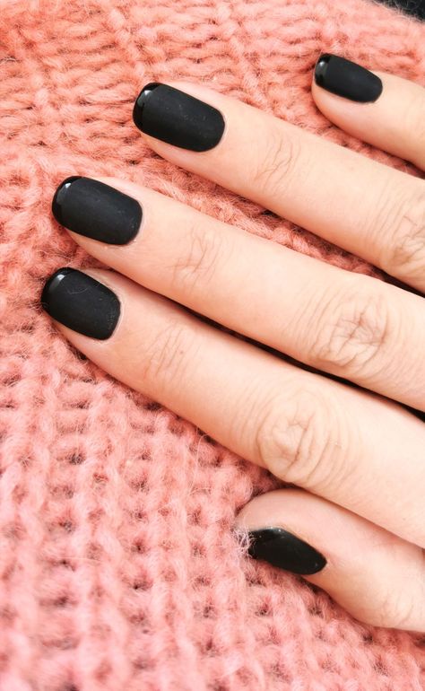 Black Matte Manicure, Matte Black Squoval Nails, Black Matte Nails With Glossy Tips, Short Black Matte Nails, Matte Black Nail Ideas, Matt Black Nails, Fingernail Polish Designs, Black Matte Nails, Colored French Nails