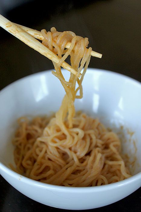 The Secret to Shirataki Noodles — The 0 calorie noodle! Dukan Diet Recipes, Shirataki Noodles, Dukan Diet, Peanut Sauce, Weight Watchers Meals, Low Carb Keto, Sans Gluten, Healthy Choices, Asian Recipes