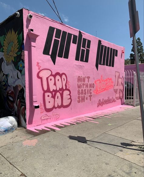 Los Angeles Street, Pink Street, Art Pink, Graffiti Art, Los Angeles California, Art Wall, Street Art, Graffiti, Art Inspiration