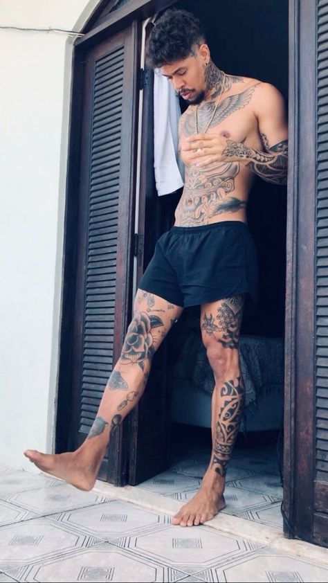 Rose Gold Tattoo, Tatted Guys, Tattoo Quotes For Men, Mandala Hand Tattoos, Mens Hairstyles With Beard, Men Tattoos Arm Sleeve, Couple Goals Teenagers Pictures, Old School Tattoo Designs, Leg Tattoo Men