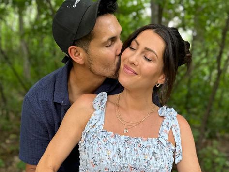 The Bachelorette alum Becca Kufrin has just celebrated her baby shower in a special and meaningful way. Trista Sutter, Arie Luyendyk Jr, Becca Kufrin, Ali Fedotowsky, Emily Maynard, Blue Floral Sundress, Tv Weddings, Rachel Lindsay, Jojo Fletcher