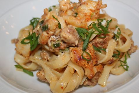 Another name for this dish could be Jambalaya pasta. You got, chicken, shrimp, and sausage! New Orleans Pasta, Pasta Jambalaya, Cajun Pasta Recipes, Emeril Recipes, Emeril Lagasse Recipes, Pasta Recipes For Kids, Jambalaya Pasta, Cajun Jambalaya, New Orleans Recipes