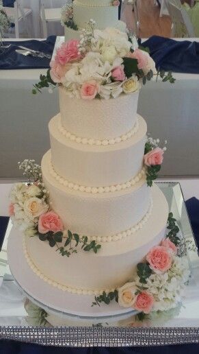 Fresh flowers on traditional wedding cake!  The Little Cake House. Wedding Cake Pearls, Traditional Wedding Cake, Wedding Cake Roses, Bridal Shower Cakes, Little Cakes, Shower Cakes, Fresh Flowers, Wedding Cakes, Bridal Shower