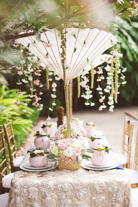 Garden Party Theme Wedding, French Bridal Showers, Bridal Shower Photography, Deco Pastel, Shower Photography, Garden Party Theme, Garden Bridal Showers, Wedding Table Designs, Umbrella Wedding