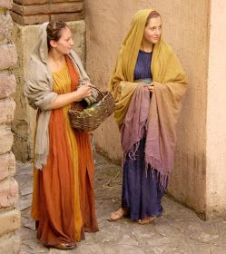 History Mysteries of Caroline Lawrence: How to Make a Stola Ancient Roman Clothing, Biblical Clothing, Biblical Costumes, Roman Clothes, Nativity Costumes, Roman Costume, Rome Antique, Roman Fashion, Period Outfit