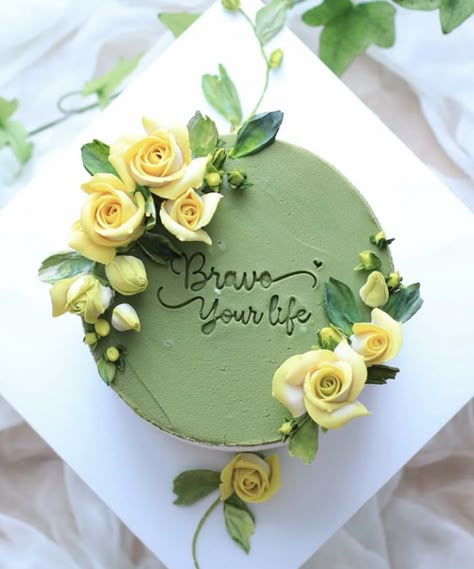 Flower Cake Design, Elegant Cake Design, Dessert Birthday, Buttercream Cake Designs, Realistic Cakes, Royal Icing Flowers, Decorate A Cake, Buttercream Flower Cake, Ginger Cake