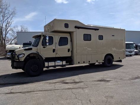 This military-grade 4x4 Showhauler RV from Terry Town RV is steel-plated and fully equipped, capable of surviving whatever life throws at it. Remodeling Rv, Lunch Truck, Semi Truck Trailer, Tactical Laser, Expedition Overland, Luxury Motorhomes, Overland Trailer, Overland Truck, The Zombie Apocalypse