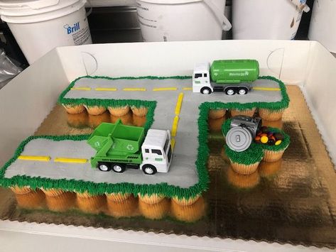 Garbage Truck Cupcake Cake, Trash Truck Cupcakes, Truck Cupcake Cake, Truck Cupcakes, Big Mom, Truck Birthday, Boy Birthday Cake, Cupcake Cake, Garbage Truck