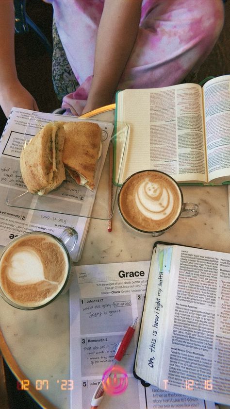 Christian girl aesthetic. A moment in a cafe reading our bibles! Such a sweet moment! > looking for quite time essentials, follow the links! < Christian Cafe Ideas, Cafe Bible Study, Coffee Bible Study, Coffee Bible Aesthetic, Coffee Bible, Bible Study Aesthetic Coffee, Coffee Shop Aesthetic, Bible Time, Girl Falling