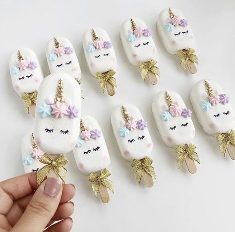 Rainbow Unicorn Desserts, Cake Pops Unicorn, Unicorn Popsicles, Unicorn Cakesicles, Cake Sicles, Rice Krispies Pops, Unicorn Birthday Party Cake, Unicorn Cake Pops, Cake Push Pops