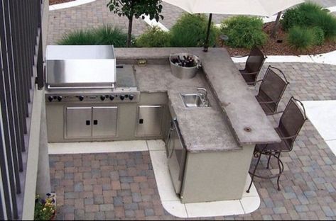 Kitchen Ideas On A Budget, Design Grill, Outdoor Kitchen Countertops, Outdoor Kitchen Decor, Outdoor Kitchen Bars, Kitchen Design Diy, Outdoor Kitchen Plans, Outdoor Kitchen Ideas, Backyard Kitchen