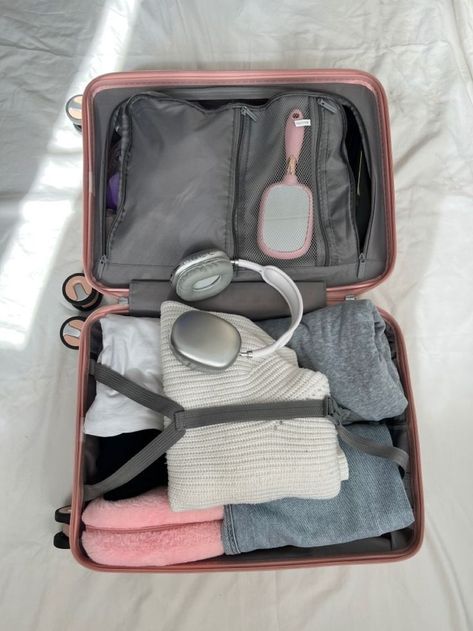 Traveling Light: Packing Tips and Must-Have Minimalist Travel Products | Minimalist Packing #packingaesthetic Overconsumption Core, Pack Light For Travel, Capsule Packing, Light Packing Tips, Checklist Travel, Travel Luggage Packing, School Trips, Minimalist Packing, Suitcase Organization