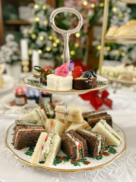 English Tea Sandwiches, Tea Party Table Settings, Christmas Afternoon Tea, Tea Party Sandwiches, Christmas Tea Party, Kids Tea Party, English Tea Party, Tiny Fairy, Tea Party Table