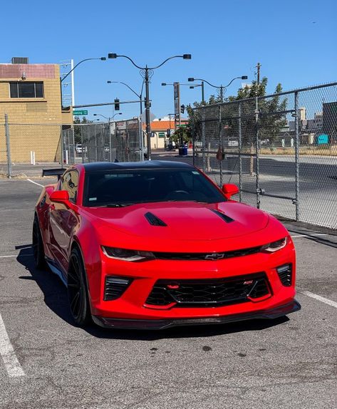 Red Camaro, Cars Chevrolet, Car Iphone Wallpaper, Red Street, Camaro Car, Chevrolet Camaro Zl1, Dodge Charger Srt, Charger Srt, Lux Cars