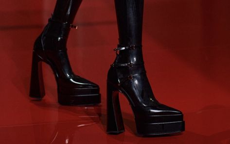 versace f/w 22 Versace Heels, Versace Shoes, Dion Lee, Aesthetic Shoes, Pretty Shoes, Dream Shoes, Platform Heels, Christian Louboutin Pumps, Miu Miu