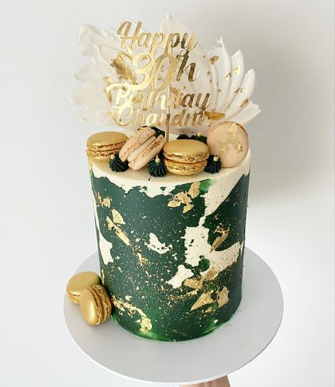 Green White Gold Birthday Cake, Dark Green Cakes Birthday, Green And Gold Cakes Birthday, Hunter Green Cake Ideas, Green And Gold Birthday Cake For Women, Emerald Green And Gold Cake Birthday, Emerald Green Birthday Cake For Women, Green And Gold Cake Ideas, Green Gold Birthday Cake