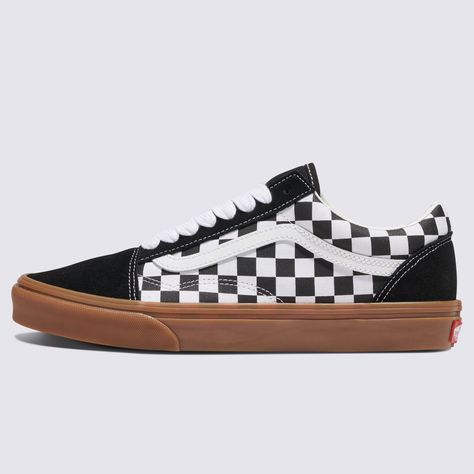 The Iconic Shoe that Brought our Sidestripe to Life: This is the Old SkoolThe Old Skool was our first footwear design to showcase the famous Vans Sidestripe—although back then, it was just a simple doodle drawn by founder Paul Van Doren. Since its debut in 1977, this low-top silhouette has established itself as an icon in the skate, music, and fashion scenes. Consistently the go-to shoe for creatives who do things their own way, the Old Skool blends heritage design with our iconic checkerboard p Old Skool Vans, Back To School Shoes, Vans Checkerboard, Vans Store, Footwear Design, Van Doren, Vans Logo, Action Sports, Simple Doodles