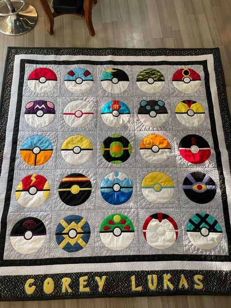 Anime Quilt Patterns, Pokemon Quilt, Anime Quilt, Applique Quilting, Craft Stuff, Quilting Ideas, Quilt Patterns, Pokemon, Quilting