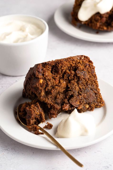 Traditional Figgy Pudding Recipe, Figgy Pudding Recipe, Favorite Christmas Desserts, Figgy Pudding, Christmas Dinner Menu, Steamed Cake, British Bake Off, Great British Bake Off, Christmas Food Desserts