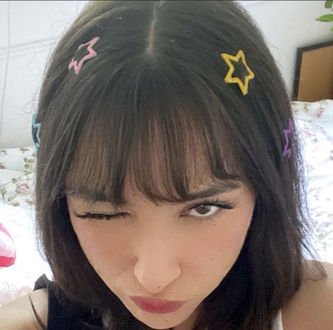 How Pinterest Sees Me Fashion, Star Girl Hairstyle, Hairstyle With Star Clips, Hairstyles With Star Clips, Starcore Aesthetic, Star Girl Aesthetic Outfits, Star Girl Aesthetic, Star Clips, Short Hair Accessories