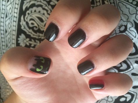 HTTYD nails for girls Httyd Nail Art, Httyd Nails, How To Train Your Dragon Nails, Toothless Nails, Dragon Nails, Fun Makeup, Nails Simple, Httyd, How To Train Your Dragon