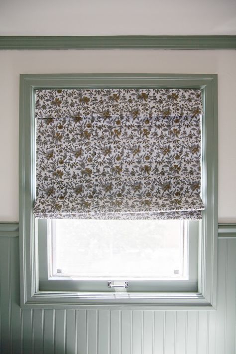 Roman Shade With Valance, Cheap Roman Shades, Shorten Curtains, White Roman Shades, Southern Charm Decor, Patterned Roman Shades, Roman Shade Tutorial, Blackout Roman Shades, Diy Roman Shades