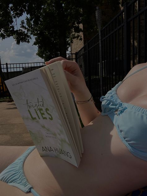 Reader Girl Aesthetic, Reader Girl, Pics Ideas, Book Aesthetics, Reading Book, In The Pool, Summer Reading, Book Aesthetic, The Pool