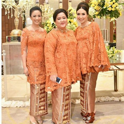 Kebaya Terracota, Model Kebaya Untuk Orang Gemuk, Kebaya Plus Size, Kebaya Big Size, Fashion Hijab Casual, Style Hijab Casual, Brokat Modern, Dress Brokat Modern, Hijab Stile