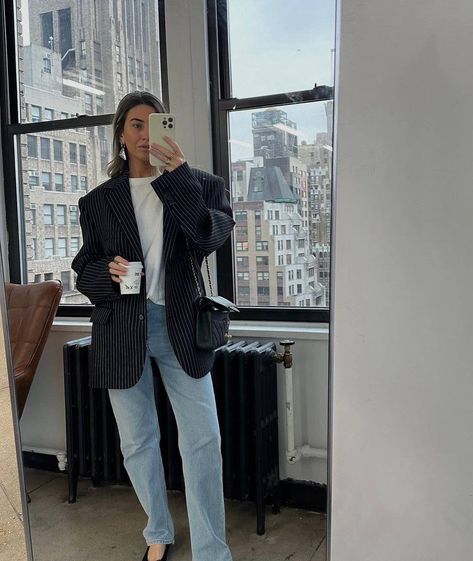 Pinstripe Blazer Outfit, Striped Blazer Outfit, Capsule Style, Pinstripe Blazer, Cute Outfits With Jeans, Simple Clothing, Outfit Invierno, Blazer Outfit, Fall Transition