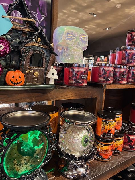 Halloween Bath And Body Works Aesthetic, Bath And Body Halloween, Bath And Body Works Halloween 2023, Spirit Halloween Aesthetic, Bath Body Works Aesthetic, Fall Bath And Body Works, Summerween Aesthetic, Bath And Body Works Aesthetic, Bath And Body Works Halloween