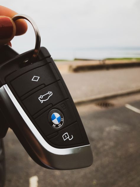 BMW 1 series car keys at the beach Bmw Hatchback, Series 5 Bmw, Driving Motivation, Bmw First Car, Bmw Keys Aesthetic, 1 Series Bmw, Money Poster, Bmw 2 Series, Car Drive