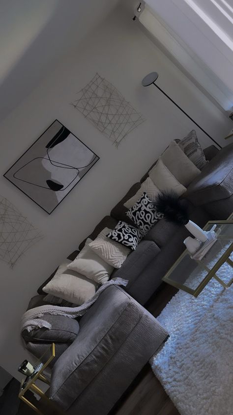 Girl Apartment Decor, Black Living Room Decor, Modern Apartment Living Room, Apartment Decorating Living, Girly Apartment Decor, Living Room Decor Gray, Luxury Room Bedroom, First Apartment Decorating, Dream Apartment Decor