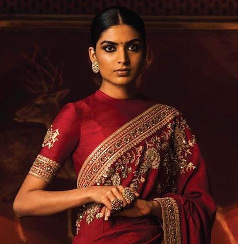 Royal Saree Blouse Designs, Blouse With Banarsi Saree, Banarsi Saree Blouse Designs Latest, Royal Blouse Designs, Banarsi Saree Blouse Design Back Neck, Sabyasachi Red Saree, Banarsi Saree Blouse Design, Sabyasachi Blouses, Red Blouse Designs