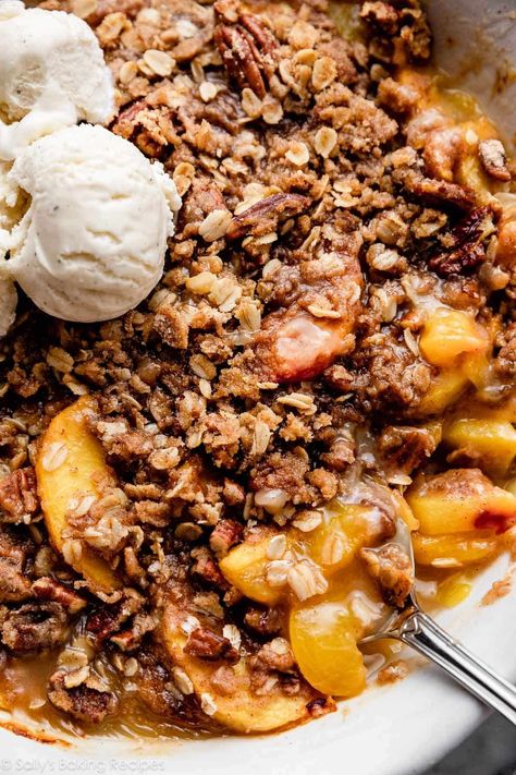 Peach Crisp With Oatmeal, Peach Quick Bread, Oatmeal Crumble, Sallys Baking, Peach Dessert, Peach Muffins, Peach Recipes, Quick Dessert Recipes, Peach Crisp