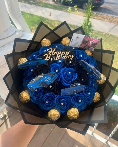 Happy Birthday 💙🚙 Royal blue and black roses with rhinestones and ferreros 🍫 🤍 🤍 follow @eternalramitos on instagram 🌹 #roses #reels #rosas #florist #rosaseternas #eternalroses #explore #bouquet #viral #fyp #ramobuchon #smallbusiness #explorepage Blue And Black Roses, Men Bouquet, Man Bouquet, Instagram Roses, Happy Birthday My Love, Black Roses, Blue And Black, Black Rose, Sweet 16