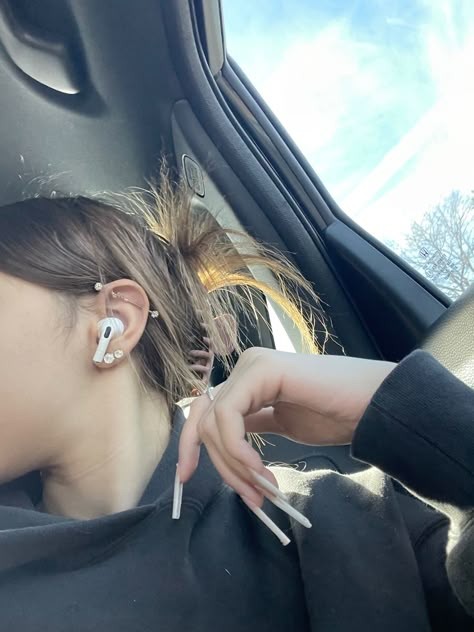 Hair Clip Hairstyle, Y2k Cybercore, Clip Hairstyle, Cool Ear Piercings, Pretty Ear Piercings, Cute Ear Piercings, Cute Piercings, Body Jewelry Piercing, Baddie Hairstyles