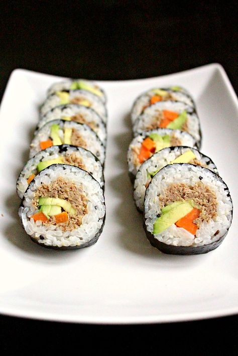 Tuna Kimbap, Beef Sushi, Best Korean Food, Japanese Rice, Healthy Meals To Cook, Ready Meal, Cooking Inspiration, Vegetarian Recipes Healthy, Vegan Dinners