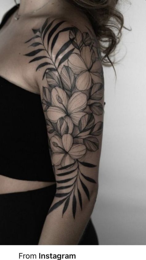 Tropisches Tattoo, Delicate Feminine Tattoos, Tropical Flower Tattoos, Botanisches Tattoo, Delicate Tattoos For Women, Tato Suku, Tropical Tattoo, Feminine Tattoo Sleeves, Tattoos For Women Half Sleeve