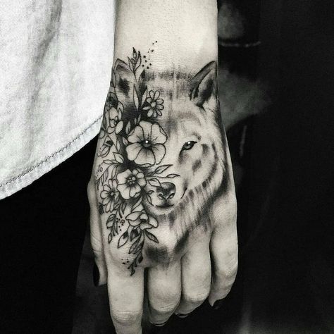 Top Of Hand Tattoos For Women Simple, Wolf Tattoos For Women, Full Hand Tattoo, Beautiful Wolf, Tier Tattoo, Tattoo On Hand, Rose Hand Tattoo, Nurse Tattoo, Hand And Finger Tattoos