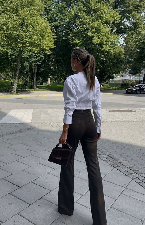 Casual Classy Outfits Autumn, Vest Tops Outfits, Work Outfits Lawyer, Work Outfit Business, Luxury Business Outfits, Professional Girl Aesthetic, Formal Smart Outfits Woman, Office Cute Outfit, Formal Workwear Women