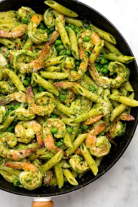 Pesto Penne with Shrimp and PeasDelish Easy Skillet Dinner, Spring Pasta, Pasta Penne, Pasta Al Pesto, Shrimp Recipes Easy, Pea Recipes, Shrimp Dishes, Supper Recipes, Healthy Pasta Recipes