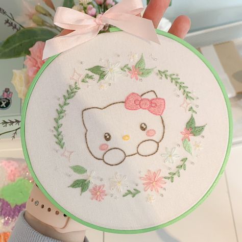 Embroidery Hello Kitty, Sanrio Embroidery, Hello Kitty Embroidery, Kawaii Cross Stitch, Embroider Ideas, Cat Embroidery Design, Animals Embroidery, Embroidery Lessons, Diy Embroidery Designs