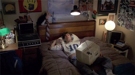 Getting sucked into your bed. | 24 Perfectly Normal Things Horror Movies Have Ruined For All Of Us Halloween Movies To Watch, Darwin Awards, Best Halloween Movies, Wes Craven, Spooky Movies, A Nightmare On Elm Street, Plate Carrier, Trivia Quiz, Winona Ryder