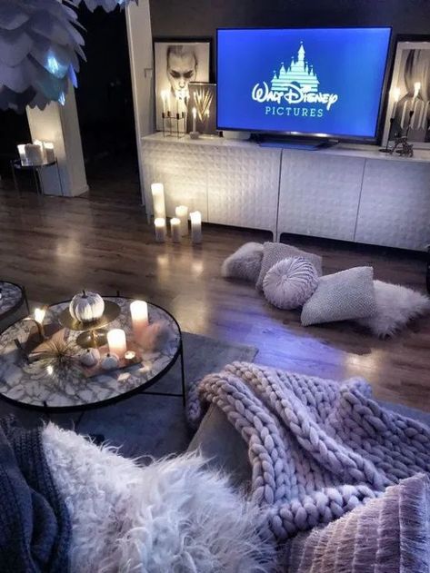 15 Things To Do Solo On A Cozy Night In Indoor Movie Night, Night Photography Portrait, Movie Night Photography, Yalda Night, Disney Movie Night, City Lights At Night, Night Couple, Paris At Night, Family Movie Night