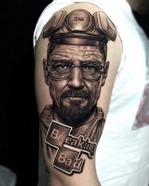 Cristian Marin (@_honart_) • Fotos y videos de Instagram Walter White Tattoo, Heisenberg Tattoo, Breaking Bad Tattoo, Portrait Tattoo Sleeve, Mangas Tattoo, Girl Face Tattoo, Black White Tattoos, Money Tattoo, Tattoo Project